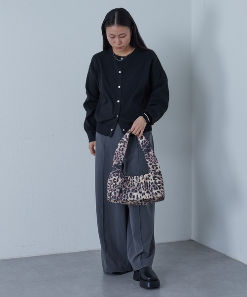 COLONY 2139（コロニートゥーワンスリーナイン）の「WEB・一部店舗限定 / ナイロンギャザーワンショルダー（ショルダーバッグ・レディース・ホワイト/ブラック/ベージュ・FREE）」の8枚目の写真