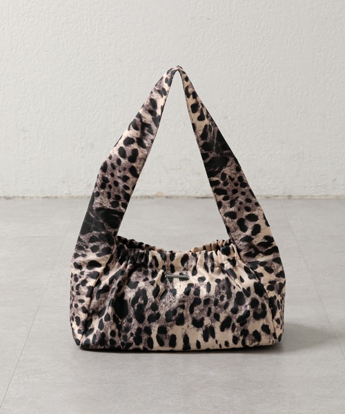 COLONY 2139（コロニートゥーワンスリーナイン）の「WEB・一部店舗限定 / ナイロンギャザーワンショルダー（ショルダーバッグ・レディース・ホワイト/ブラック/ベージュ・FREE）」の14枚目の写真