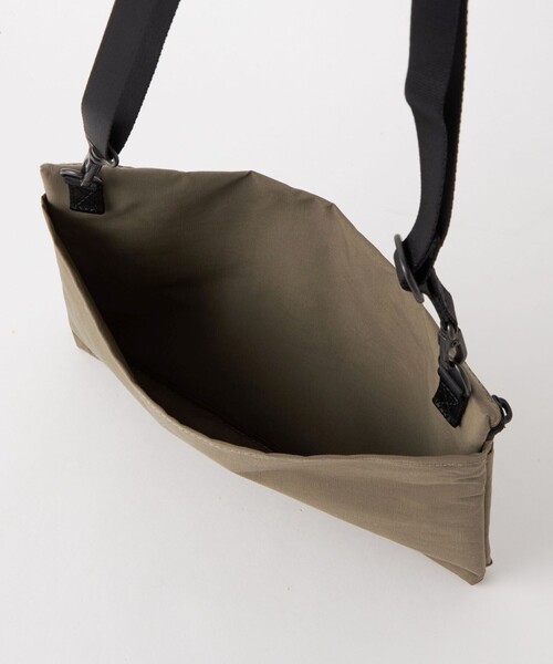 STANDARD SUPPLY（スタンダードサプライ）の「【別注】＜STANDARD SUPPLY＞GLR スリングパース WIDE サコッシュ バッグ（ショルダーバッグ・メンズ・ブラック/オリーブ/オフホワイト・FREE）」の13枚目の写真