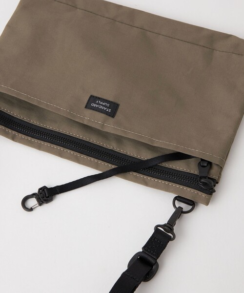 STANDARD SUPPLY（スタンダードサプライ）の「【別注】＜STANDARD SUPPLY＞GLR スリングパース WIDE サコッシュ バッグ（ショルダーバッグ・メンズ・ブラック/オリーブ/オフホワイト・FREE）」の14枚目の写真