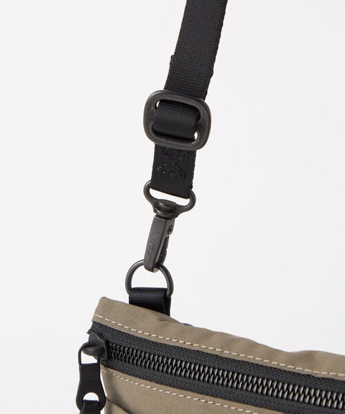 STANDARD SUPPLY（スタンダードサプライ）の「【別注】＜STANDARD SUPPLY＞GLR スリングパース WIDE サコッシュ バッグ（ショルダーバッグ・メンズ・ブラック/オリーブ/オフホワイト・FREE）」の15枚目の写真