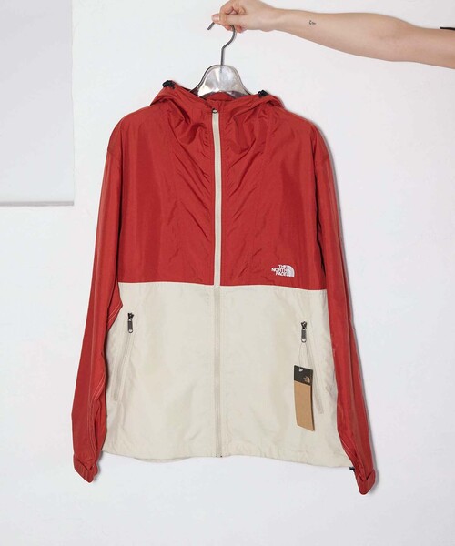 THE NORTH FACE(ザノースフェイス)の「【THE NORTH FACE/ノースフェイス】Compact Jacket:ジャケット(その他アウター・レディース・ブラック/レッド・LARGE)」の2枚目の写真