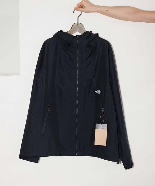 THE NORTH FACE(ザノースフェイス)の「【THE NORTH FACE/ノースフェイス】Compact Jacket:ジャケット(その他アウター・レディース・ブラック/レッド・LARGE)」の1枚目の写真