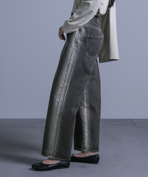 kOhAKU（コハク）の「『ブリーチラインデニムパンツ』（デニムパンツ・レディース・ブルー/ブラック・1/2）」の11枚目の写真