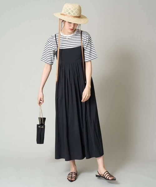 a.v.v(アーヴェヴェ)の「Tストラップサンダル(サンダル・レディース・ブラック/ゴールド・23.5/24.5/22.5)」の9枚目の写真