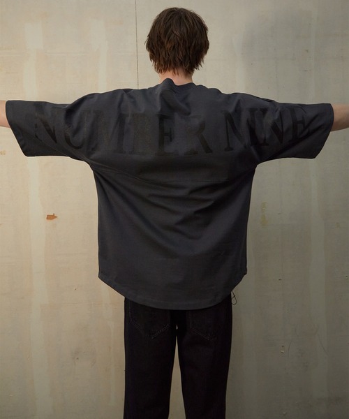 NUMBER (N)INE(ナンバーナイン)の「NUMBER (N)INE/ナンバーナイン HEAVY WEIGHT NUMBER NINE BACK PRINTED FOOTBALL T-SHIRT(Tシャツ/カットソー・メンズ・ダークグレー/ブラック/ホワイト・2/3/4)」の17枚目の写真