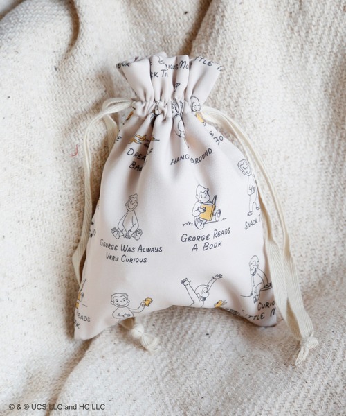 ACCOMMODE（アコモデ）の「【365Curious 】おさるのジョージ　パターン巾着ポーチ（ポーチ・レディース・アイボリー/ベージュ・FREE）」の2枚目の写真