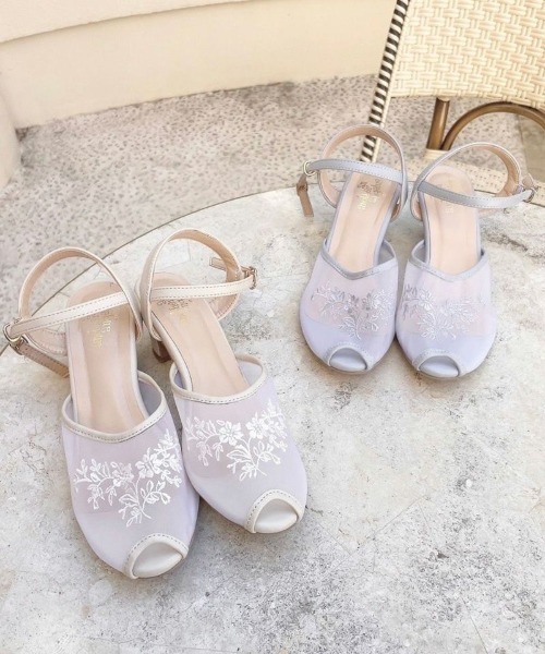 an another angelus(アンアナザーアンジェラス)の「単色フラワー刺繍メッシュサンダル/ananotherangelus(サンダル・レディース・ブルーグレー/アイボリー・S/M/L)」の2枚目の写真