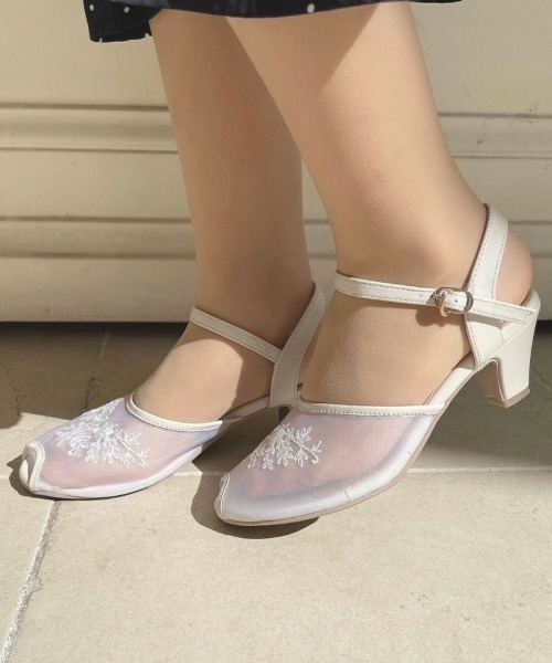 an another angelus(アンアナザーアンジェラス)の「単色フラワー刺繍メッシュサンダル/ananotherangelus(サンダル・レディース・ブルーグレー/アイボリー・S/M/L)」の5枚目の写真