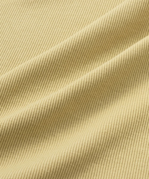 alotta(アロッタ)の「オープンショルダーテレコリブトップス(Tシャツ/カットソー・レディース・ブラック/マスタード・X-LARGE/MEDIUM/LARGE)」の11枚目の写真