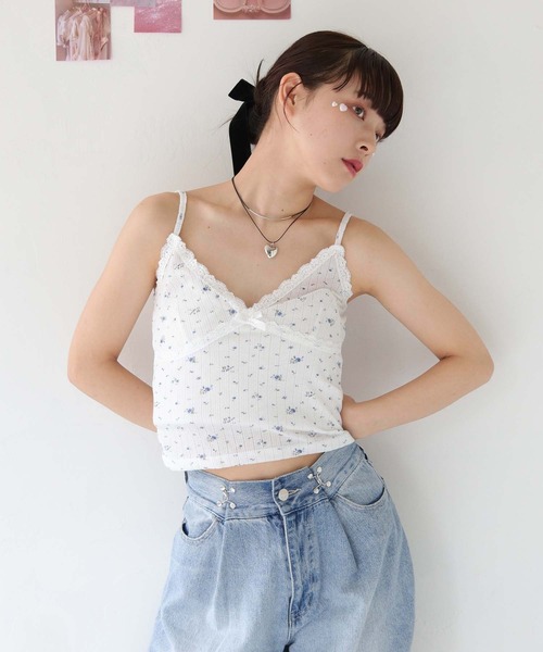 nomnom(ノムノム)の「【nomnom】花柄クロップドキャミソール(キャミソール・レディース・ベージュ/グレー/オフホワイト・FREE)」の4枚目の写真
