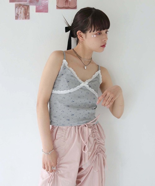 nomnom(ノムノム)の「【nomnom】花柄クロップドキャミソール(キャミソール・レディース・ベージュ/グレー/オフホワイト・FREE)」の11枚目の写真