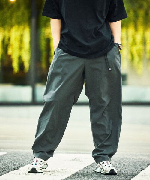 FREAK'S STORE(フリークスストア)の「限定展開 AiRide/エアライド ワイドシルエット クライミングパンツ(その他パンツ・メンズ・チャコールグレー/ブラック/ベージュ/ネイビー・SMALL/MEDIUM/LARGE)」の3枚目の写真