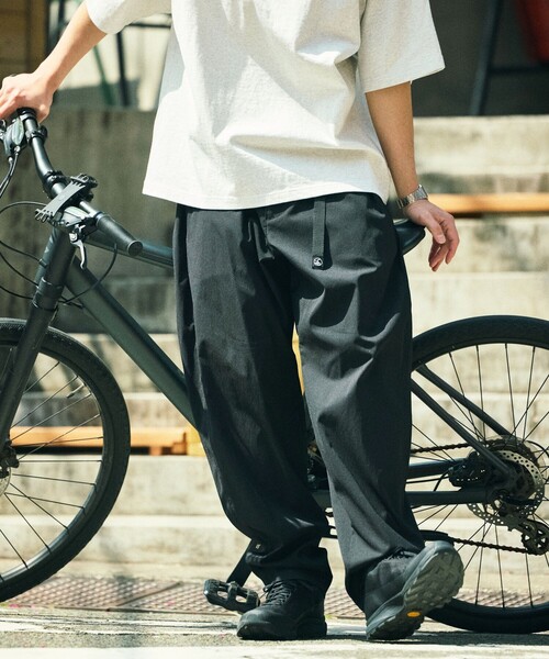 FREAK'S STORE(フリークスストア)の「限定展開 AiRide/エアライド ワイドシルエット クライミングパンツ(その他パンツ・メンズ・チャコールグレー/ブラック/ベージュ/ネイビー・SMALL/MEDIUM/LARGE)」の22枚目の写真