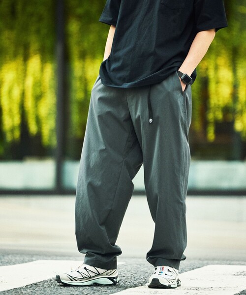 FREAK'S STORE(フリークスストア)の「限定展開 AiRide/エアライド ワイドシルエット クライミングパンツ(その他パンツ・メンズ・チャコールグレー/ブラック/ベージュ/ネイビー・SMALL/MEDIUM/LARGE)」の9枚目の写真