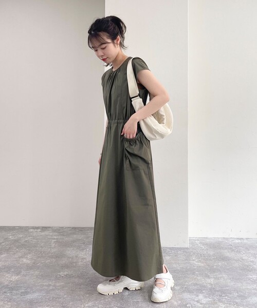fredy emue(フレディエミュ)の「コットンナイロンドロストワンピース(ワンピース・レディース・カーキ/ブラック/オフホワイト・38)」の3枚目の写真