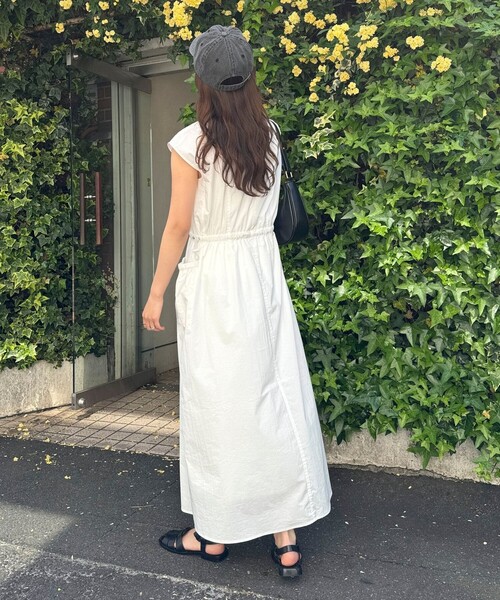 fredy emue(フレディエミュ)の「コットンナイロンドロストワンピース(ワンピース・レディース・カーキ/ブラック/オフホワイト・38)」の8枚目の写真