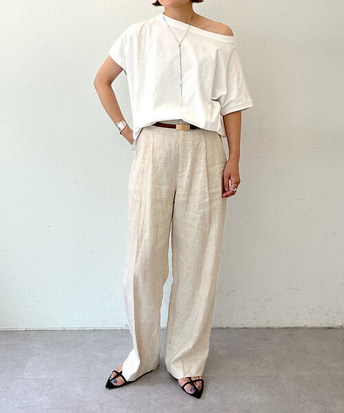 SHENERY（シーナリー）の「【着痩せアイテム】ピグメントボートネックカットソー（Tシャツ/カットソー・レディース・ライトベージュ/チャコールグレー/オフホワイト・FREE）」の4枚目の写真