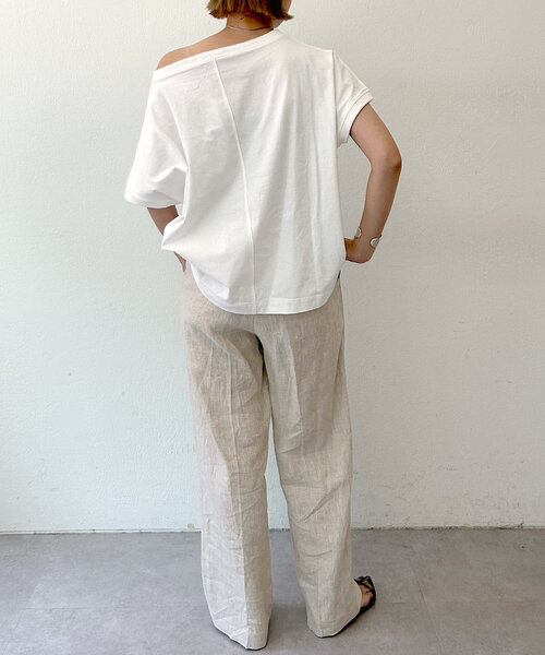 SHENERY（シーナリー）の「【着痩せアイテム】ピグメントボートネックカットソー（Tシャツ/カットソー・レディース・ライトベージュ/チャコールグレー/オフホワイト・FREE）」の8枚目の写真