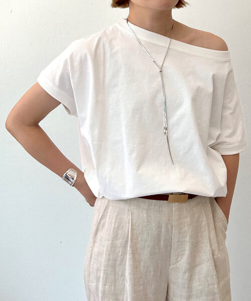 SHENERY（シーナリー）の「【着痩せアイテム】ピグメントボートネックカットソー（Tシャツ/カットソー・レディース・ライトベージュ/チャコールグレー/オフホワイト・FREE）」の9枚目の写真