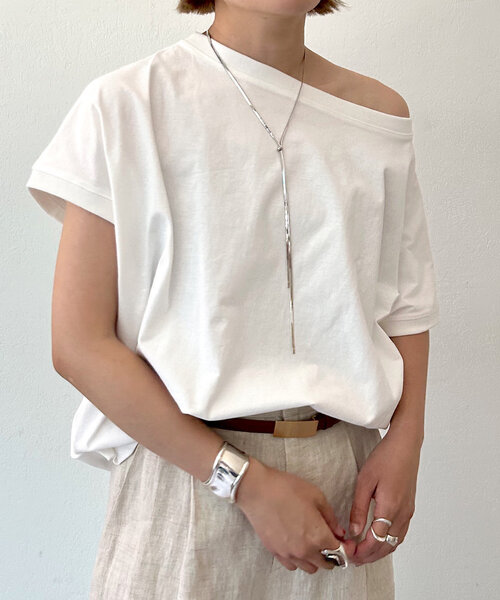 SHENERY（シーナリー）の「【着痩せアイテム】ピグメントボートネックカットソー（Tシャツ/カットソー・レディース・ライトベージュ/チャコールグレー/オフホワイト・FREE）」の10枚目の写真