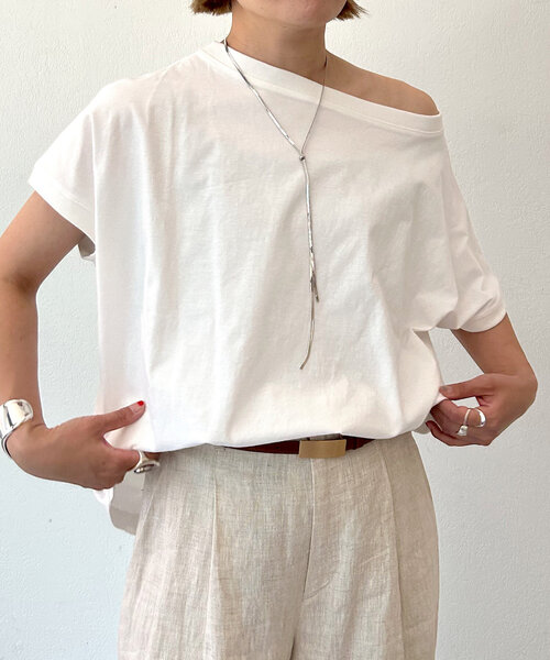 SHENERY（シーナリー）の「【着痩せアイテム】ピグメントボートネックカットソー（Tシャツ/カットソー・レディース・ライトベージュ/チャコールグレー/オフホワイト・FREE）」の11枚目の写真