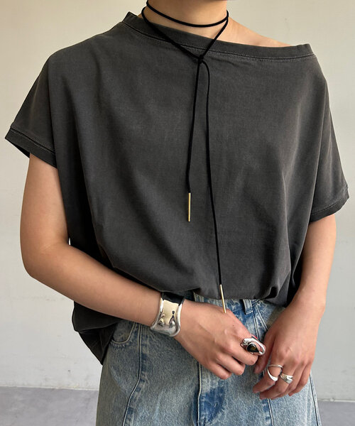 SHENERY（シーナリー）の「【着痩せアイテム】ピグメントボートネックカットソー（Tシャツ/カットソー・レディース・ライトベージュ/チャコールグレー/オフホワイト・FREE）」の20枚目の写真