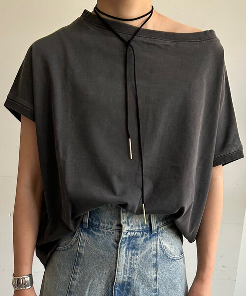 SHENERY（シーナリー）の「【着痩せアイテム】ピグメントボートネックカットソー（Tシャツ/カットソー・レディース・ライトベージュ/チャコールグレー/オフホワイト・FREE）」の22枚目の写真