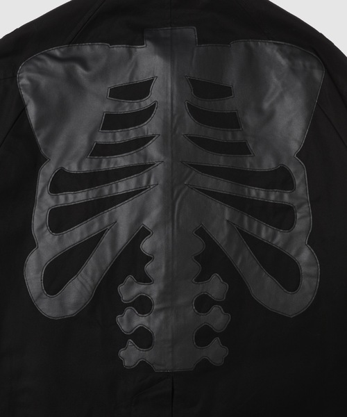 TAKAHIROMIYASHITATheSoloIst.(タカヒロミヤシタザソロイスト)の「soutien collar coat.(ステンカラーコート・メンズ・ブラック×ホワイト/ベージュ系その他2/ブラック×ブラック/ベージュ系その他・44)」の18枚目の写真