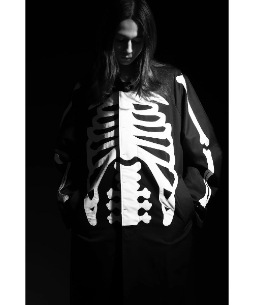 TAKAHIROMIYASHITATheSoloIst.(タカヒロミヤシタザソロイスト)の「soutien collar coat.(ステンカラーコート・メンズ・ブラック×ホワイト/ベージュ系その他2/ブラック×ブラック/ベージュ系その他・44)」の5枚目の写真