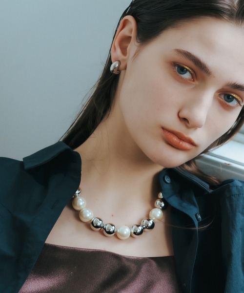 YECCA VECCA（イェッカヴェッカ）の「パールMIXメタルチャンキーネックレス（ネックレス・レディース・アンティークシルバー/シルバー・FREE）」の2枚目の写真