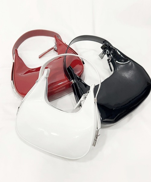 Newlyme（ニューリーミー）の「ハーフムーンコンパクトバッグ（ショルダーバッグ・レディース・ブラック/レッド/ホワイト・FREE）」の6枚目の写真