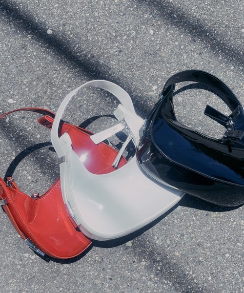 Newlyme（ニューリーミー）の「ハーフムーンコンパクトバッグ（ショルダーバッグ・レディース・ブラック/レッド/ホワイト・FREE）」の7枚目の写真