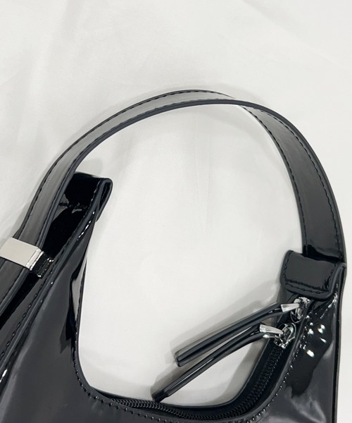 Newlyme（ニューリーミー）の「ハーフムーンコンパクトバッグ（ショルダーバッグ・レディース・ブラック/レッド/ホワイト・FREE）」の11枚目の写真