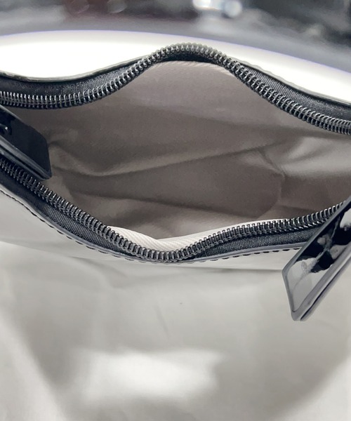 Newlyme（ニューリーミー）の「ハーフムーンコンパクトバッグ（ショルダーバッグ・レディース・ブラック/レッド/ホワイト・FREE）」の12枚目の写真