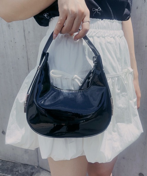 Newlyme（ニューリーミー）の「ハーフムーンコンパクトバッグ（ショルダーバッグ・レディース・ブラック/レッド/ホワイト・FREE）」の5枚目の写真