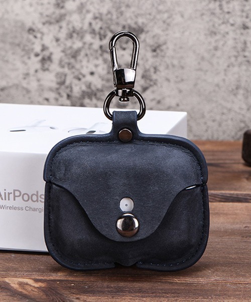 Fun & Daily(ファンアンドデイリー)の「Cow Leather AirPods Pro Case / カウレザーエアーポッズプロケース(ヘッドフォン/イヤホン・メンズ・ブラウン/ネイビー・FREE)」の2枚目の写真