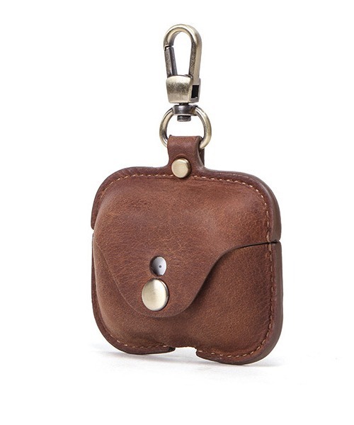 Fun & Daily(ファンアンドデイリー)の「Cow Leather AirPods Pro Case / カウレザーエアーポッズプロケース(ヘッドフォン/イヤホン・メンズ・ブラウン/ネイビー・FREE)」の6枚目の写真