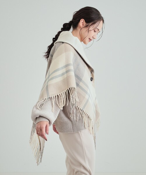 【美品】ピンクハウス✨コサージュ付きニットケープ　袖あり　ショール　軽量 セール】【リバーシブル】柄アソート 衿ギャザーケープ（ストール