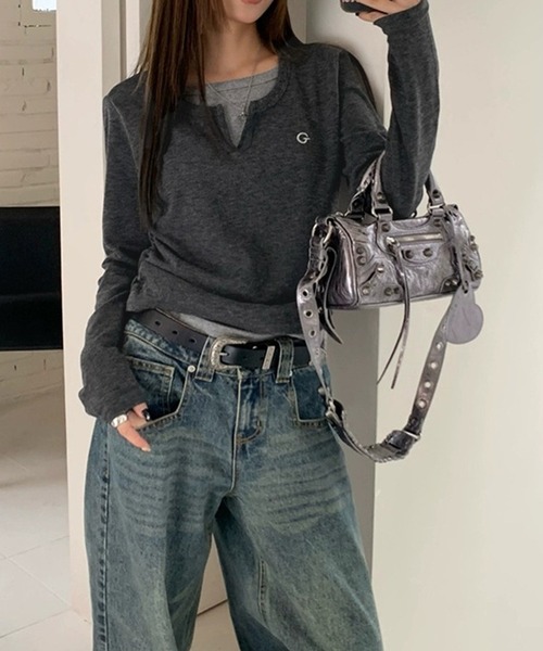 MEMECLE（メメクル）の「【 MEMECLE / メメクル 】バイカラー レイヤード キーネック ロンT（Tシャツ/カットソー・レディース・グレー/ブラック・L/M）」の6枚目の写真