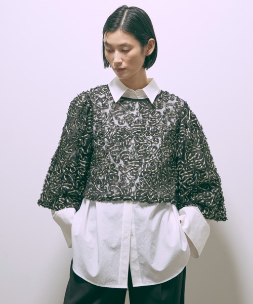 EN NEUME(エンノイム)の「Lurex Ruffle Tulle Volume Sleeve Blouse(シャツ/ブラウス・レディース・アイボリー/ブラック・FREE)」の2枚目の写真