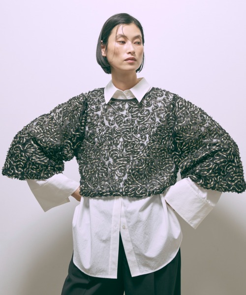 EN NEUME(エンノイム)の「Lurex Ruffle Tulle Volume Sleeve Blouse(シャツ/ブラウス・レディース・アイボリー/ブラック・FREE)」の4枚目の写真