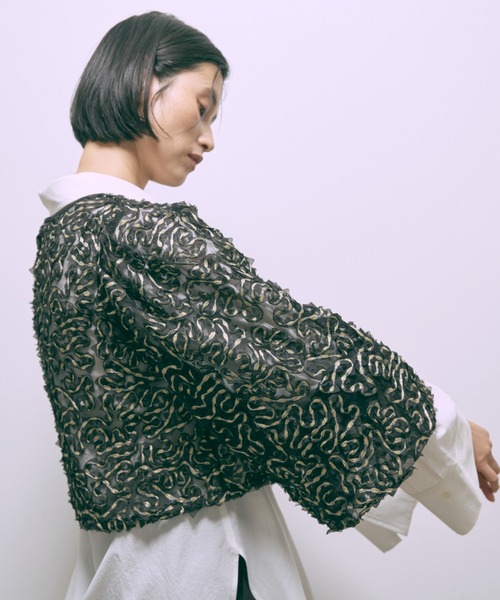 EN NEUME(エンノイム)の「Lurex Ruffle Tulle Volume Sleeve Blouse(シャツ/ブラウス・レディース・アイボリー/ブラック・FREE)」の5枚目の写真