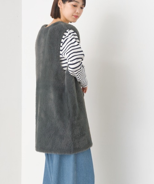 OMNES（オムネス）の「フェザーヤーンダブルフェイスニットベスト（ベスト・レディース・チャコールグレー/ベージュ・FREE）」の4枚目の写真