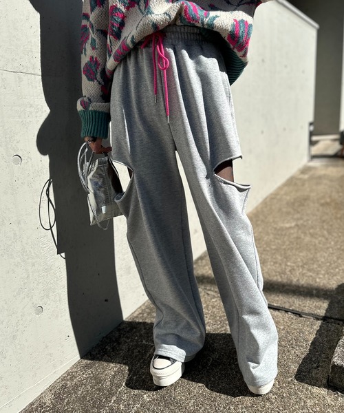 TOGA ARCHIVES カットアウトスウェット（グレー）　38 mi via loca（ミヴィアロカ）の「配色カットアウト スウェットパンツ