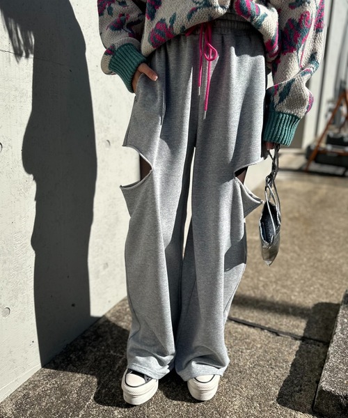 mi via loca（ミヴィアロカ）の「配色カットアウト スウェットパンツ