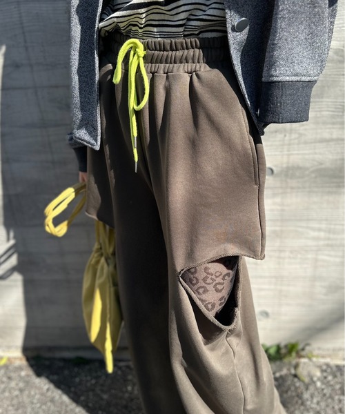 mi via loca(ミヴィアロカ)の「配色カットアウト スウェットパンツ(スウェットパンツ・レディース・ブラウン/カーキ/トップグレー・FREE)」の13枚目の写真
