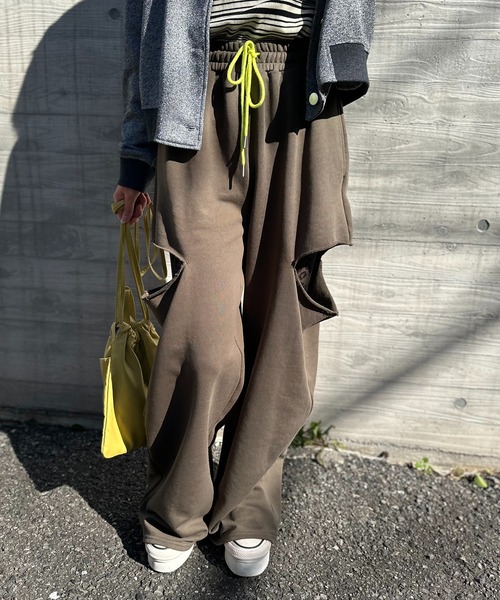 mi via loca(ミヴィアロカ)の「配色カットアウト スウェットパンツ(スウェットパンツ・レディース・ブラウン/カーキ/トップグレー・FREE)」の11枚目の写真