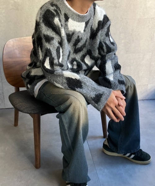 CREARE -LINO-(クレアーレリノ)の「〈ユニセックス商品〉レオパード柄オーバーサイズニットプルオーバー(ニット/セーター・レディース・グレー/ベージュ・FREE)」の1枚目の写真