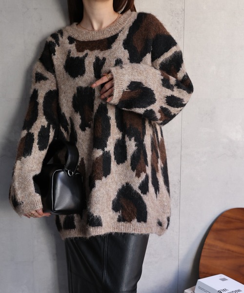 CREARE -LINO-(クレアーレリノ)の「〈ユニセックス商品〉レオパード柄オーバーサイズニットプルオーバー(ニット/セーター・レディース・グレー/ベージュ・FREE)」の10枚目の写真
